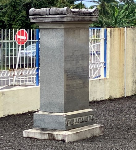 Tahiti gravestone rear